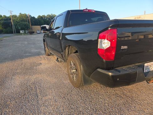 Used 2021 Toyota Tundra 4x4 CrewMax image 6