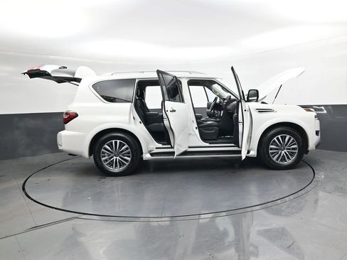 Used 2024 Nissan Armada SL w/ Captain's Chairs Package image 53