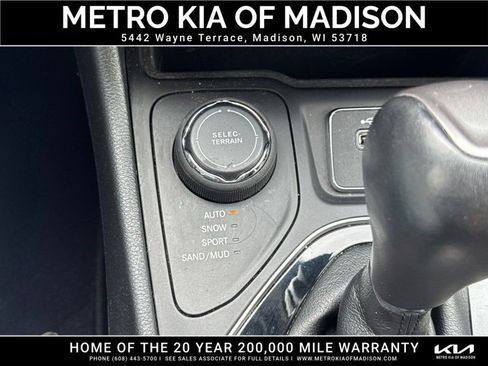 Used 2022 Jeep Cherokee Limited AWD/4WD image 22