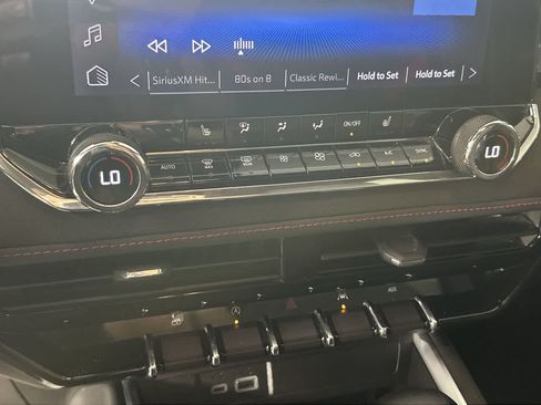 Used 2023 Chevrolet Colorado Z71 w/ Z71 Convenience Package 2 AWD/4WD image 18