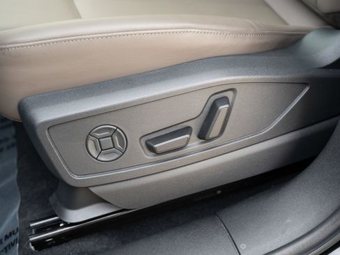 Certified 2025 Audi Q5 Premium w/ Convenience Package image 21