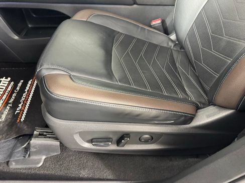 Used 2023 Nissan Pathfinder Platinum AWD/4WD image 11
