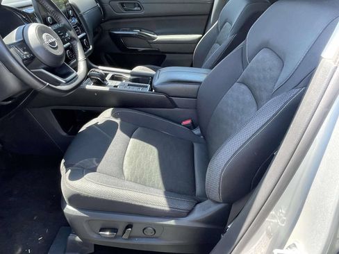 Used 2024 Nissan Pathfinder SV FWD image 12