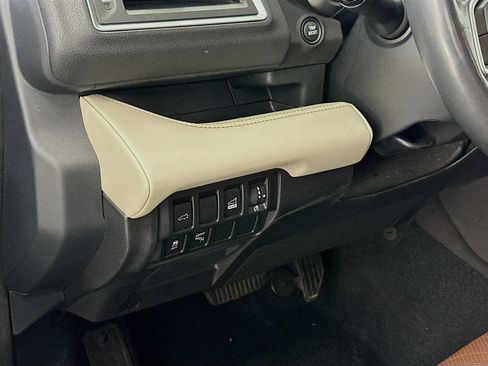 Used 2019 Subaru Ascent Touring image 17