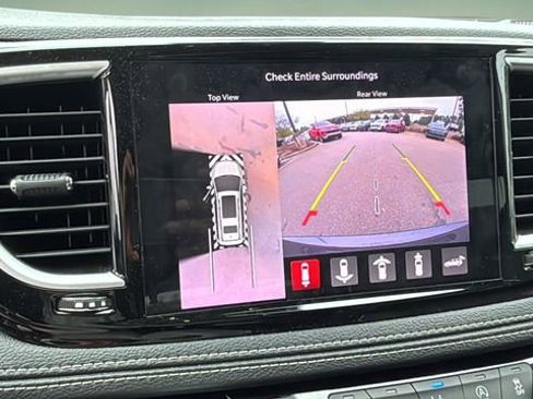 Used 2023 Chrysler Pacifica Limited image 24