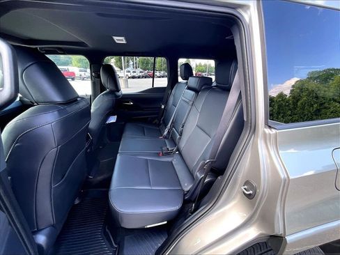 Used 2024 Lexus GX 550 w/ Accessory Package (2T) AWD/4WD image 15