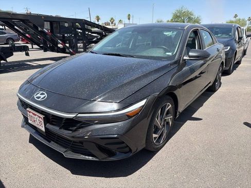 Used 2025 Hyundai Elantra Limited FWD image 5