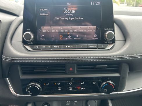 Used 2024 Nissan Rogue S image 11