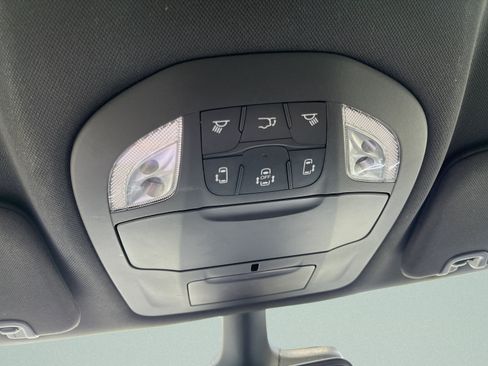 Used 2025 Chrysler Pacifica Select FWD image 18