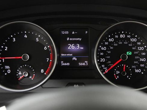 Certified 2021 Volkswagen Tiguan SE image 8