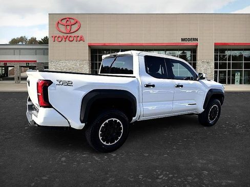 Certified 2026 Toyota Tacoma TRD Off-Road AWD/4WD image 5