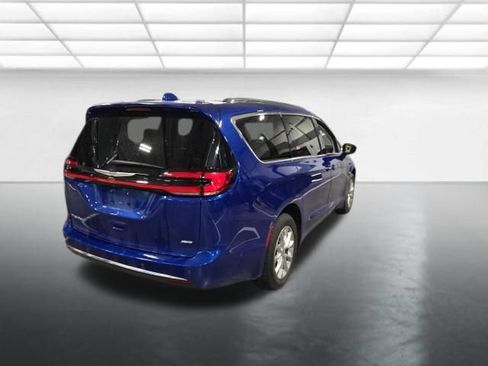 Used 2021 Chrysler Pacifica Touring-L w/ Premium & Safety Sphere Group AWD/4WD image 4