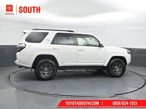 Used 2019 Toyota 4Runner TRD Off-Road Premium image 3
