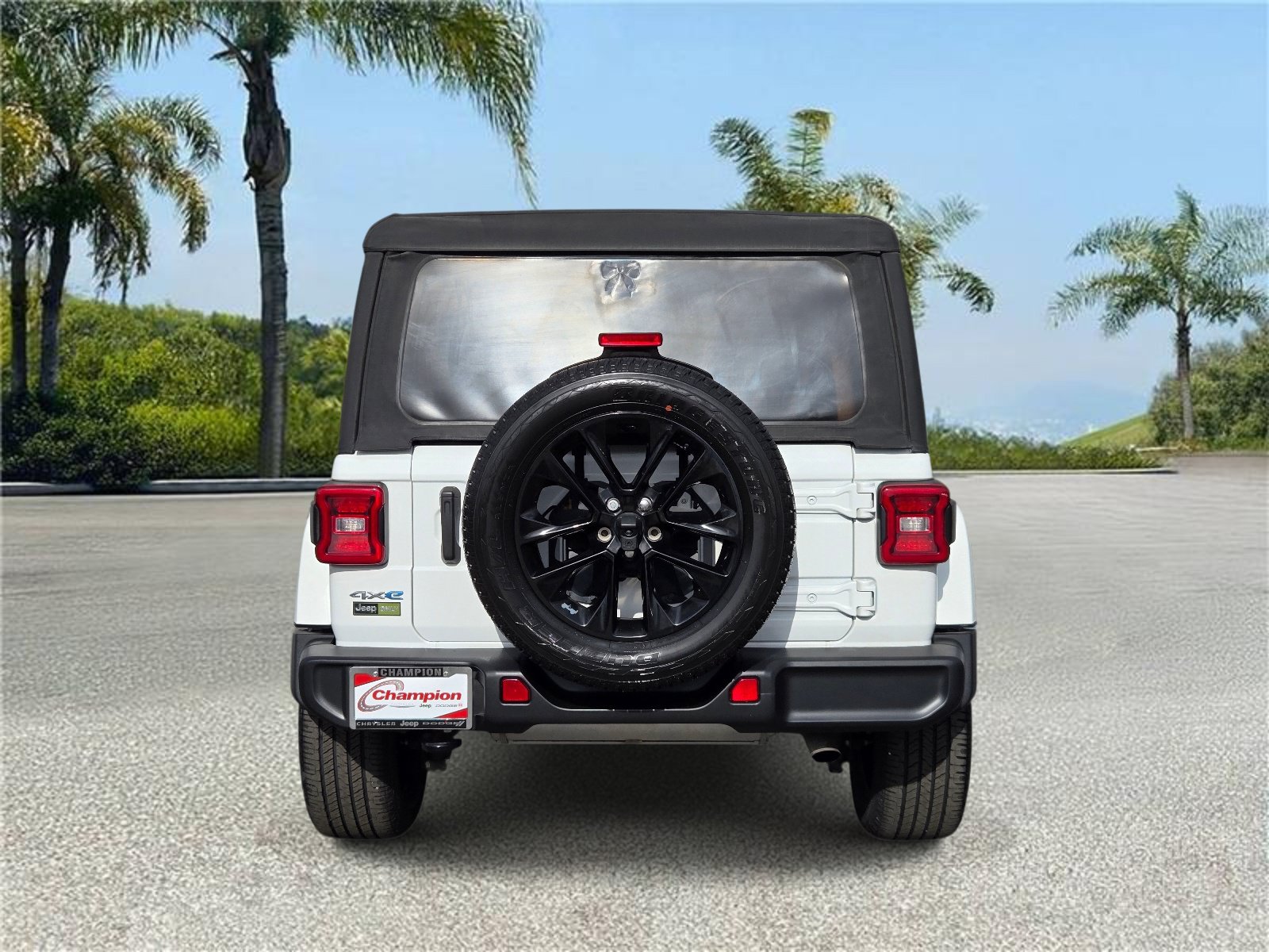 Used 2021 Jeep Wrangler Unlimited Sahara AWD/4WD image 5