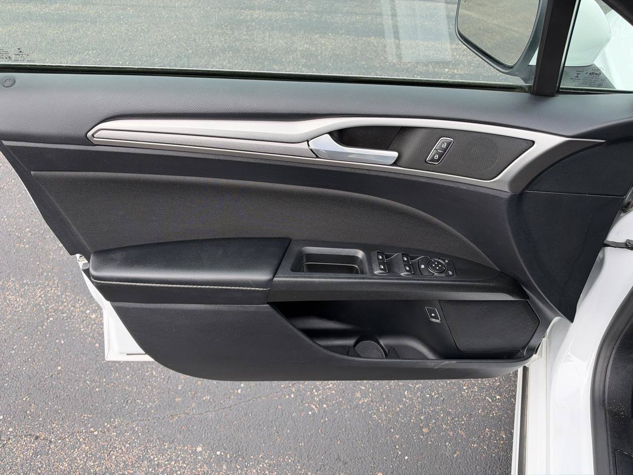 Used 2019 Ford Fusion SE FWD image 9