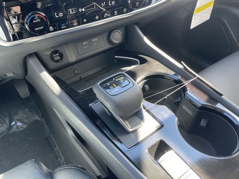 Certified 2025 Nissan Rogue SL w/ Tech Package FWD image 31