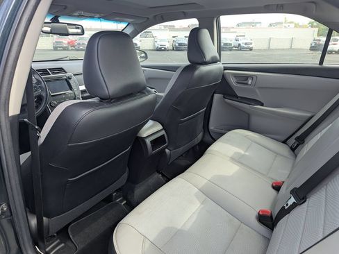 Used 2017 Toyota Camry SE w/ Moonroof Package FWD image 30