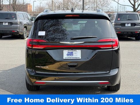New 2026 Chrysler Pacifica Pinnacle image 7