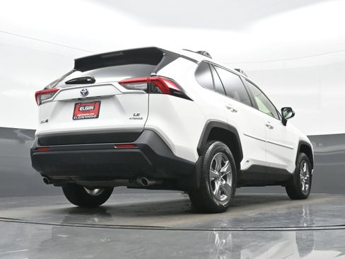 Used 2022 Toyota RAV4 LE AWD/4WD image 29