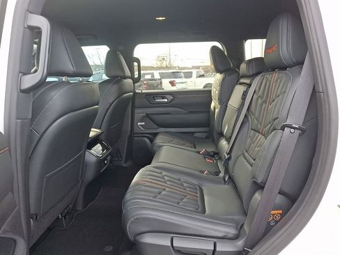 Certified 2025 Nissan Armada PRO-4X image 10