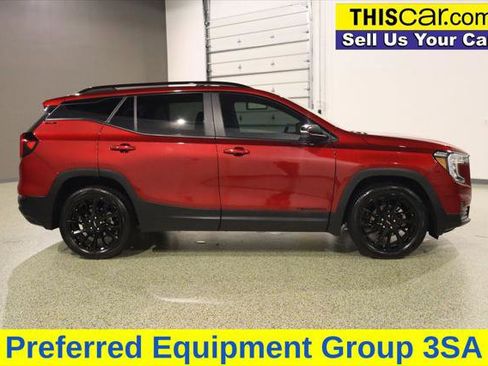 Used 2024 GMC Terrain SLE w/ Elevation Edition image 8