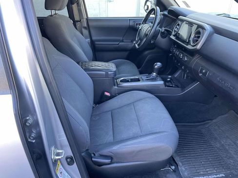 Used 2017 Toyota Tacoma TRD Sport image 47
