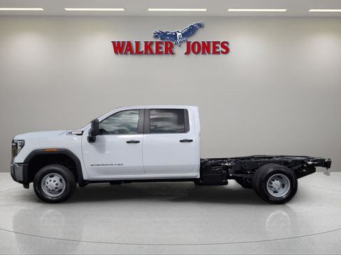 New 2026 GMC Sierra 3500 Pro AWD/4WD image 3