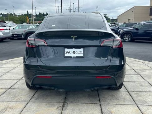 Used 2024 Tesla Model Y Long Range AWD/4WD image 8