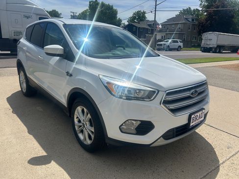 Used 2017 Ford Escape SE AWD/4WD image 4