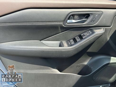 Used 2023 Nissan Rogue SL AWD/4WD image 19