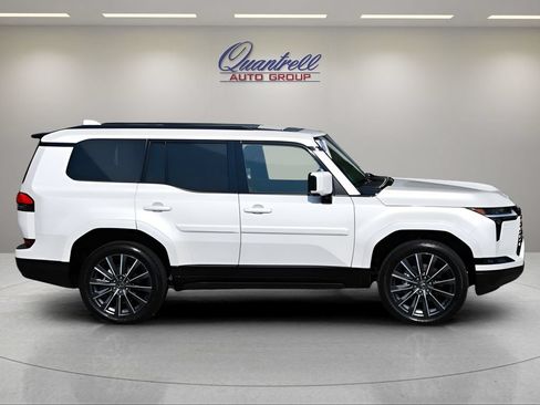 Used 2024 Lexus GX 550 w/ Accessory Package (Z1) AWD/4WD image 3