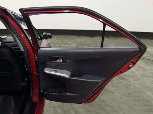 Used 2013 Toyota Camry SE w/ Convenience Pkg image 18