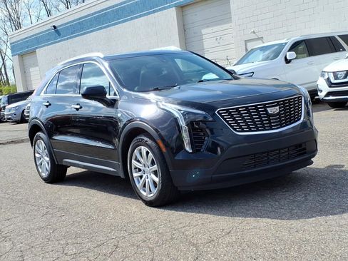 Used 2019 Cadillac XT4 Luxury w/ Cold Weather Package AWD/4WD image 7
