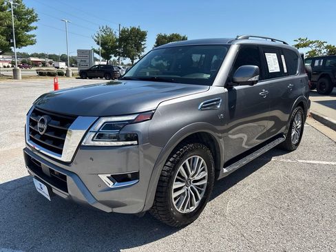 Used 2021 Nissan Armada SL w/ Captain's Chairs Package AWD/4WD image 4