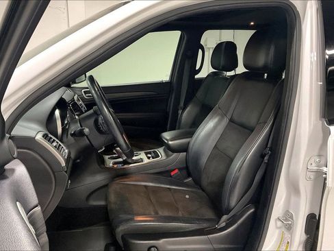 Used 2019 Jeep Grand Cherokee Altitude image 34