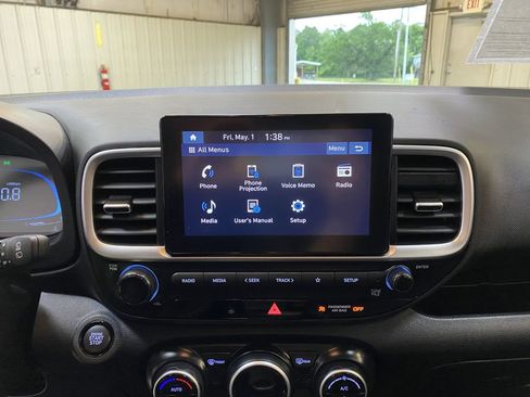 Used 2025 Hyundai Venue SEL FWD image 36