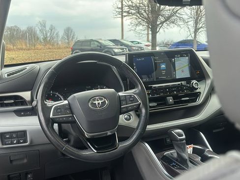 Used 2021 Toyota Highlander Limited image 13