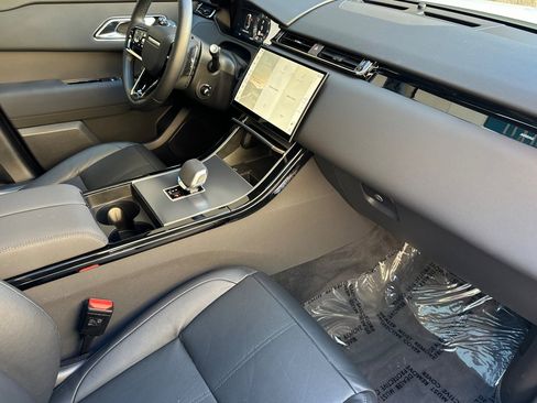 Certified 2025 Land Rover Range Rover Velar Dynamic SE image 17