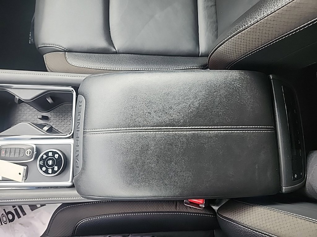 Used 2025 Nissan Pathfinder SL AWD/4WD image 21
