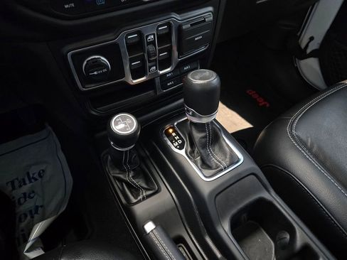 Used 2023 Jeep Wrangler Unlimited Sahara w/ Cold Weather Group AWD/4WD image 25