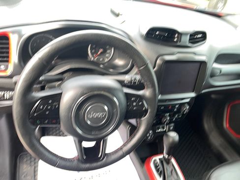 Certified 2022 Jeep Renegade Trailhawk w/ Trailer Tow Group image 14