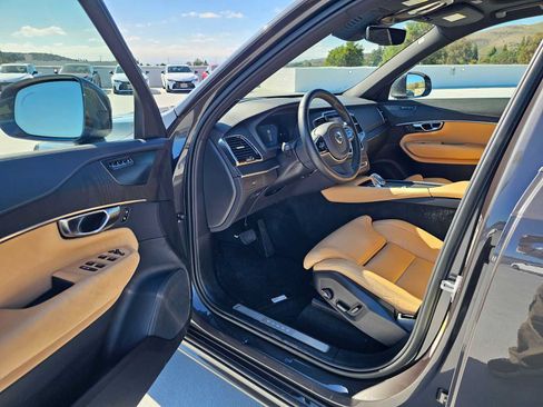 Used 2023 Volvo XC90 B6 Ultimate AWD/4WD image 22
