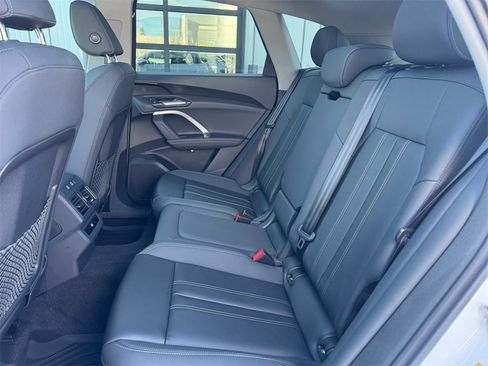 Used 2025 Audi Q5 Premium w/ Convenience Package image 22