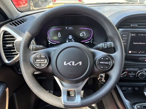 Used 2025 Kia Soul LX w/ LX Technology Package image 34