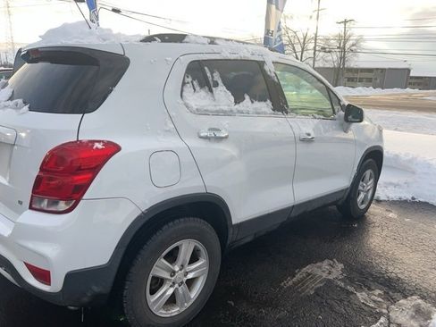 Used 2017 Chevrolet Trax LT w/ LT Convenience Package image 2