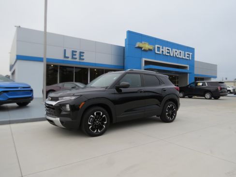 Used 2022 Chevrolet TrailBlazer LT w/ Convenience Package FWD image 1