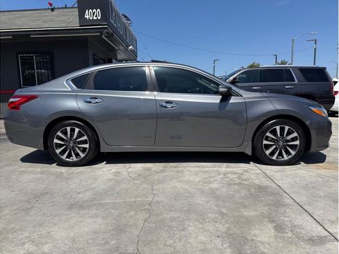 Used 2016 Nissan Altima 2.5 SV w/ Convenience Package FWD image 12