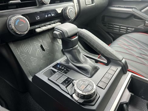 Used 2025 Toyota Tacoma TRD Sport AWD/4WD image 19