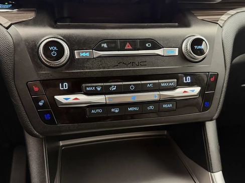 Used 2020 Ford Explorer Limited w/ Class III Trailer Tow Package AWD/4WD image 28