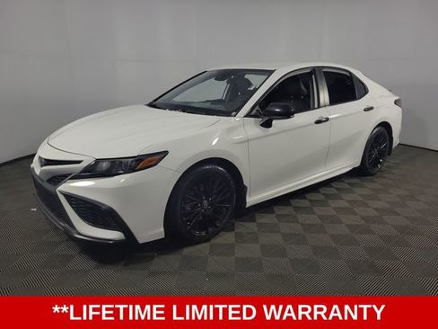 Used 2021 Toyota Camry SE image 3